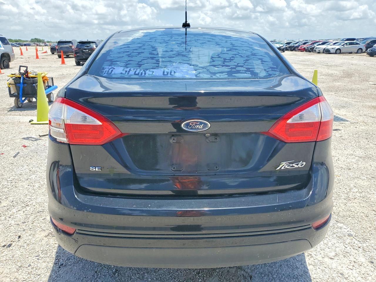 2018 Ford Fiesta Se - Image 6