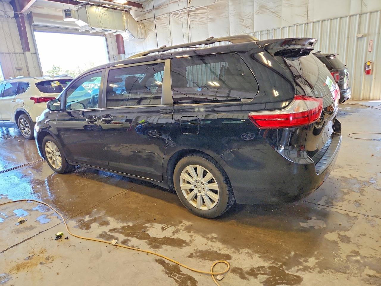 2017 Toyota Sienna Le - Фото 2