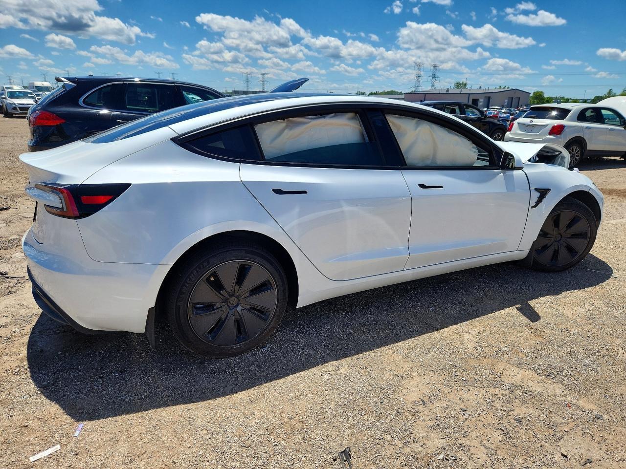 2026 Tesla Model 3 - Фото 3