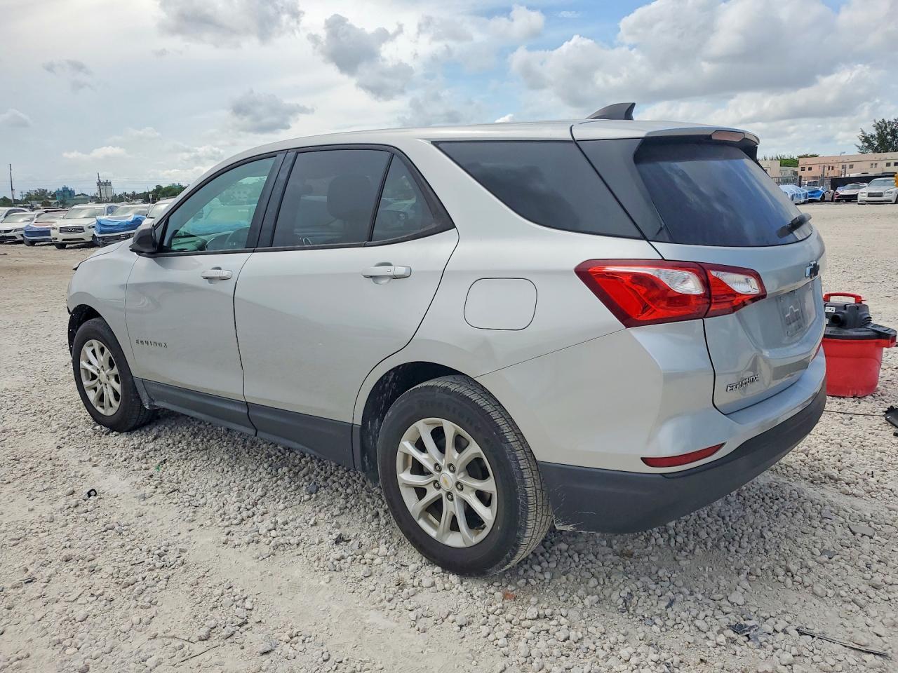 2019 Chevrolet Equinox Ls - Фото 2