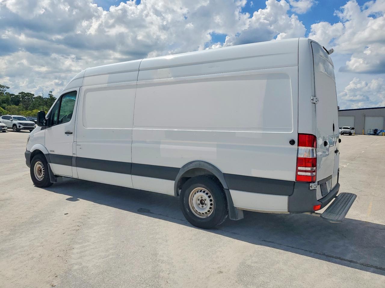 2016 Mercedes-Benz Sprinter 2 Cargo - R & D - Cln Title - Prior Fleet - Фото 2