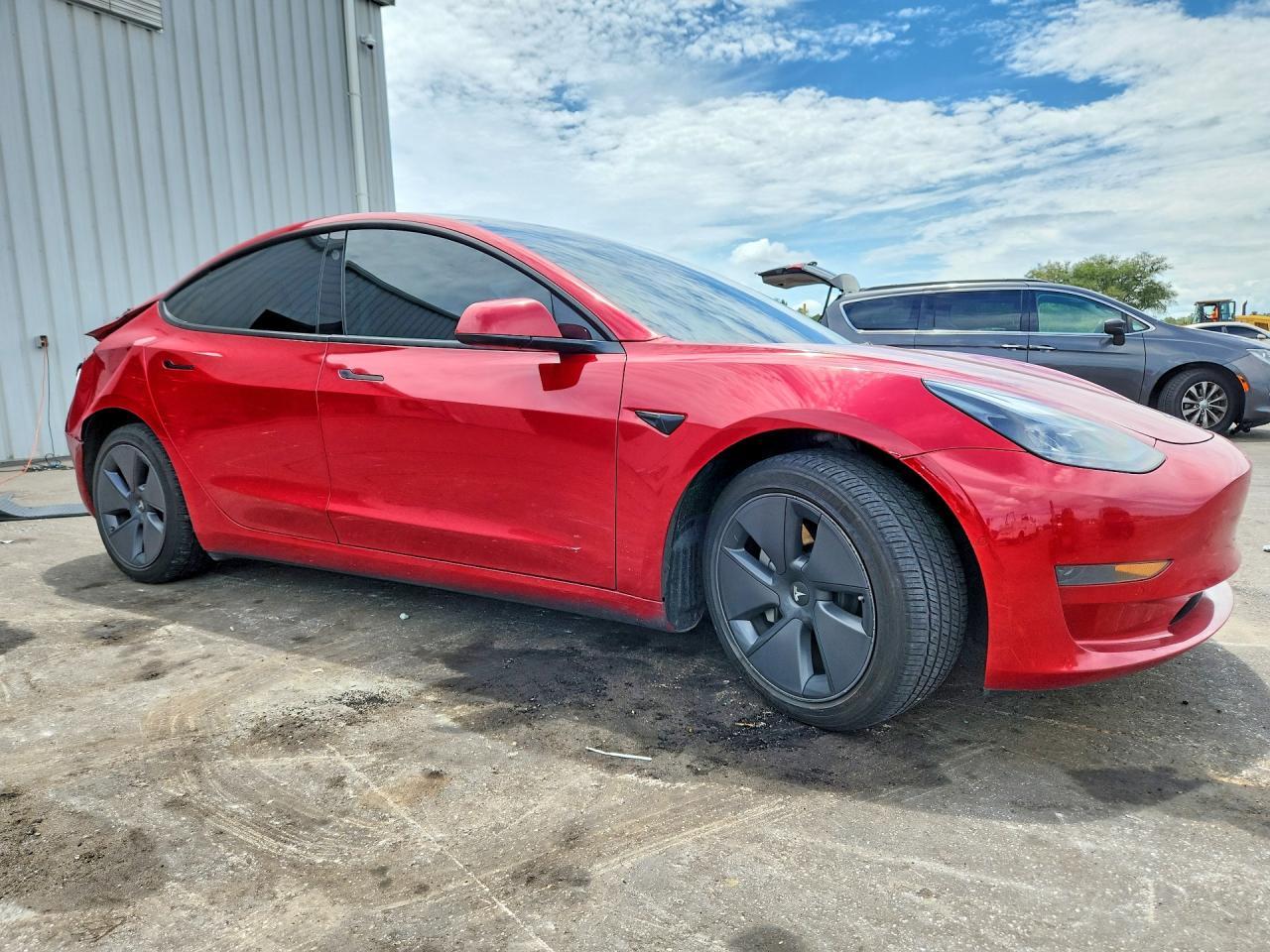 2022 Tesla Model 3 - Фото 4