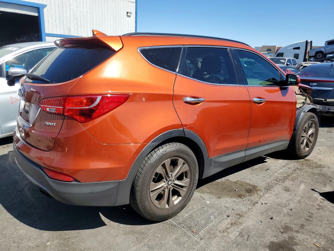 2014 Hyundai Santa Fe Sport 2.4L - Image 3