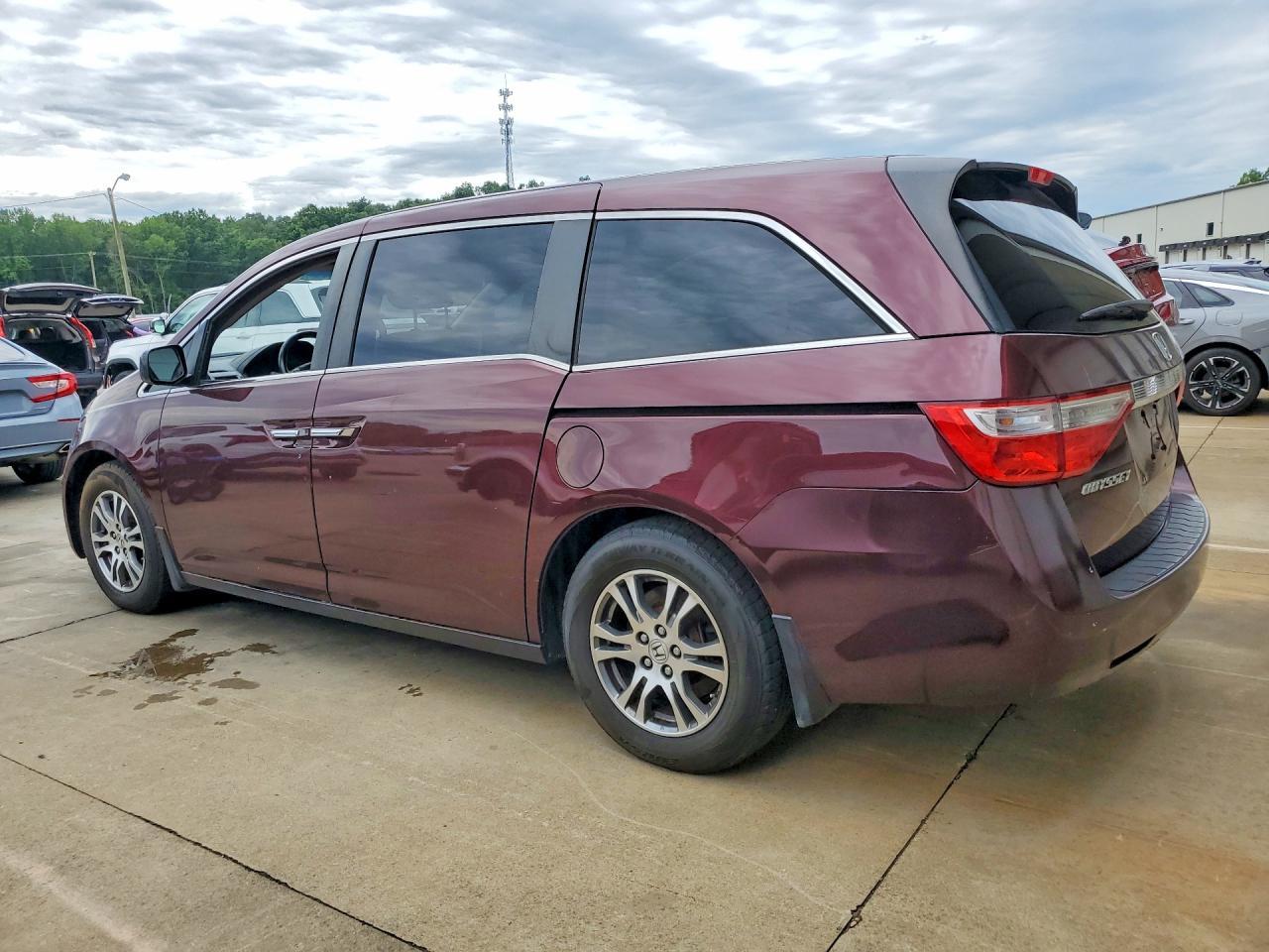 2013 Honda Odyssey Exl - Image 2