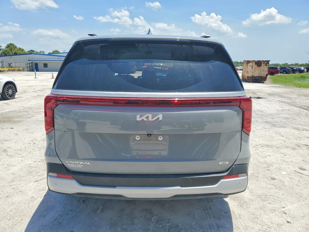 2025 Kia Carnival Ex - Image 6