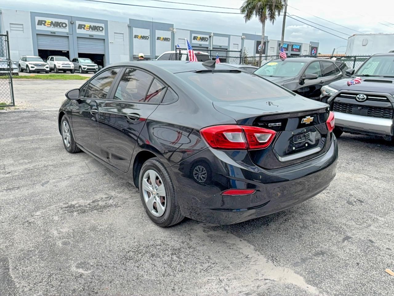 2018 Chevrolet Cruze Ls - Фото 3