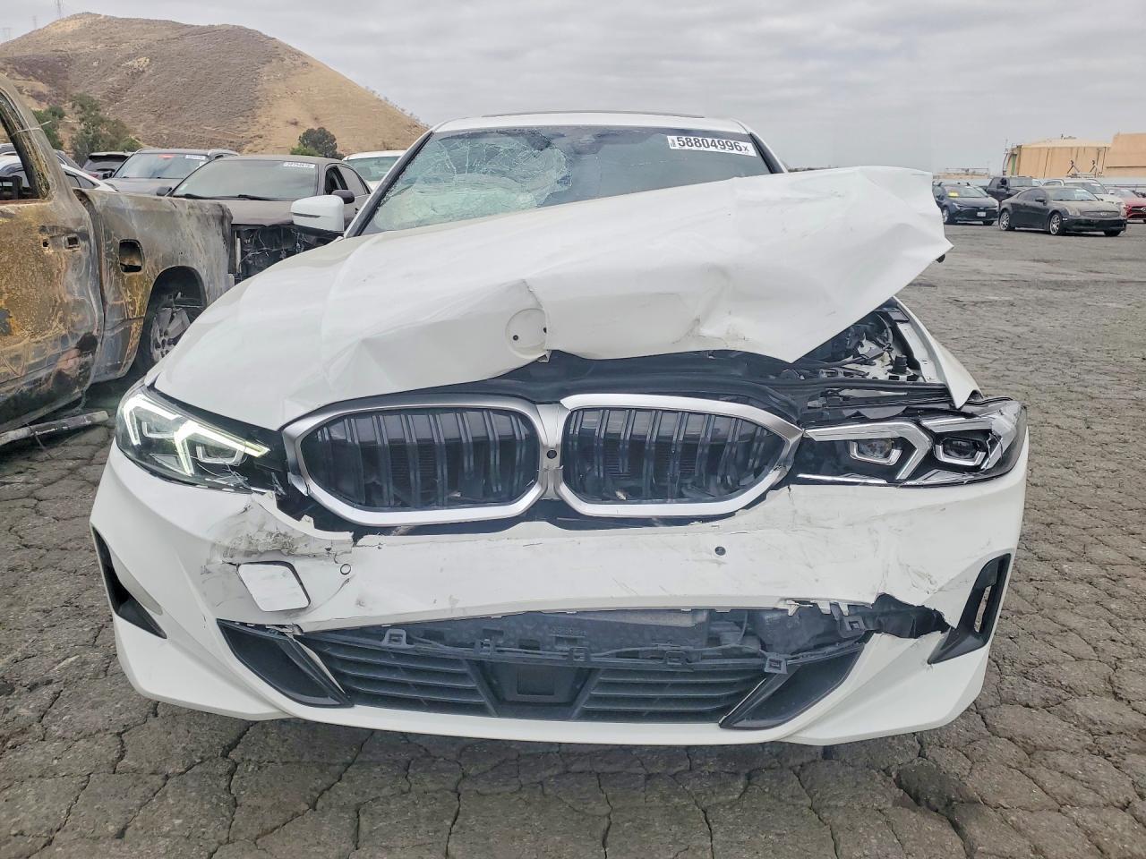 2025 BMW 330I - Фото 5