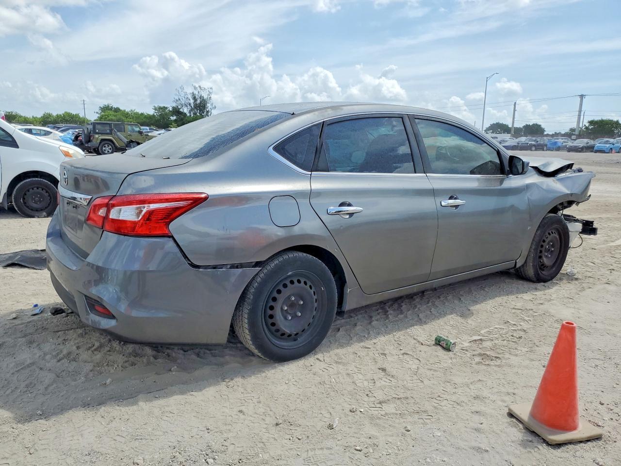 2017 Nissan Sentra S - Фото 3
