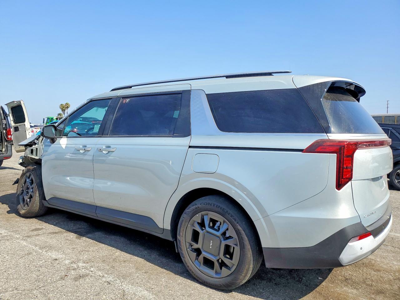 2025 Kia Carnival Ex - Image 2