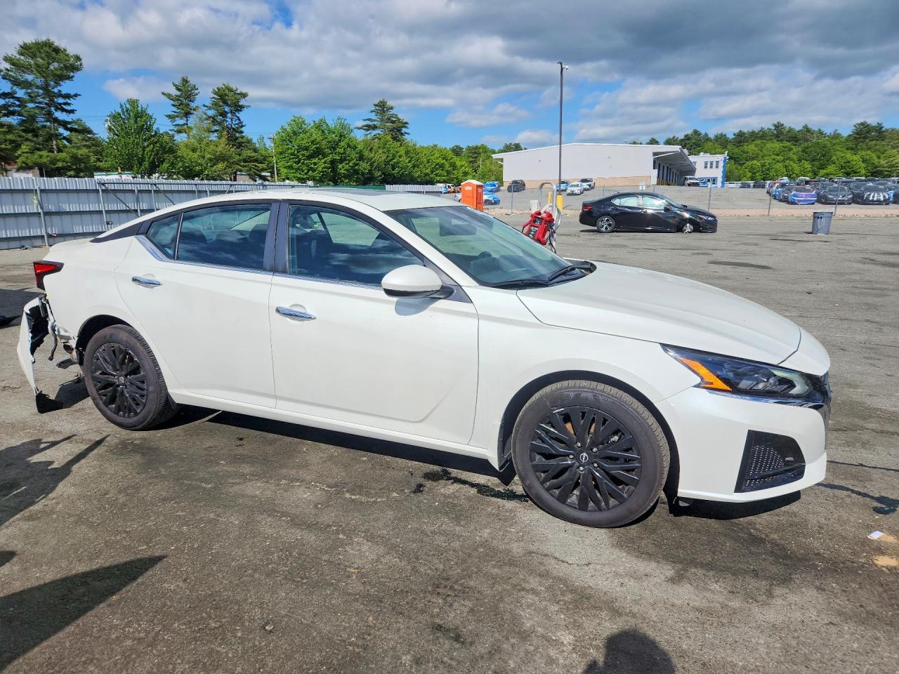 2025 Nissan Altima Sv - Image 4
