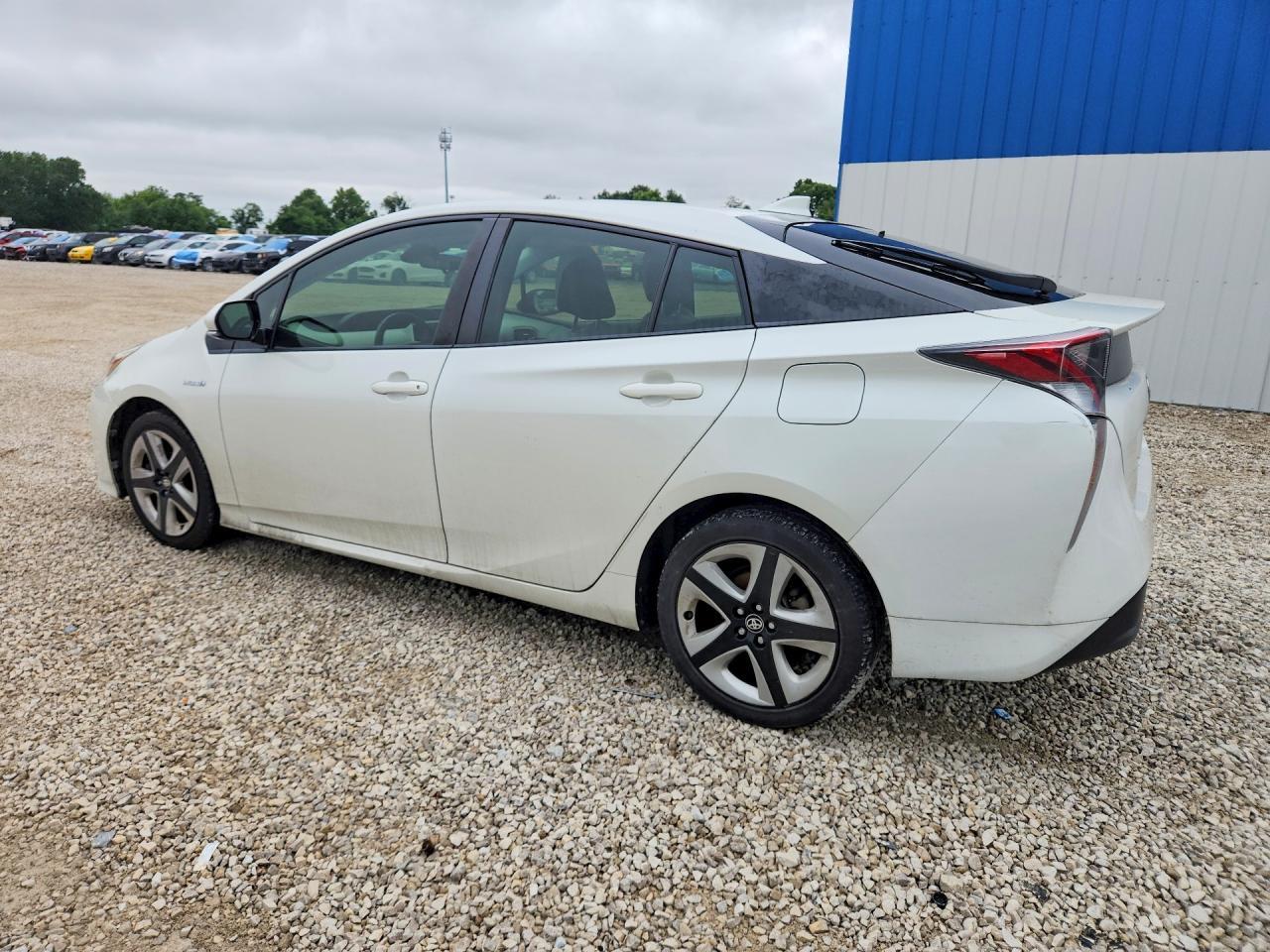 2017 Toyota Prius Three Touring - Фото 2