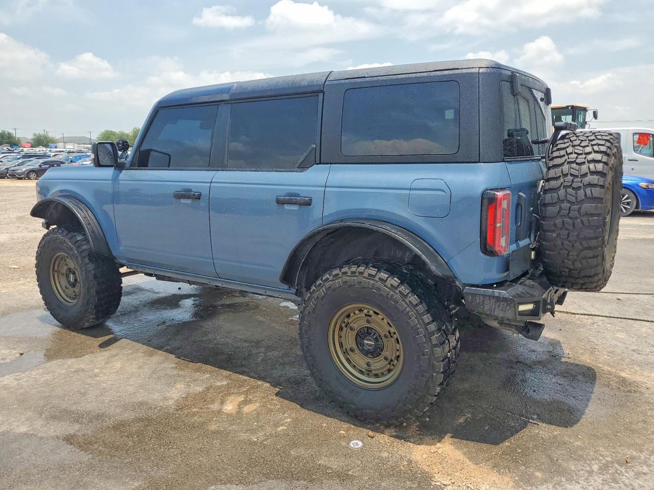 2023 Ford Bronco Base - Фото 2