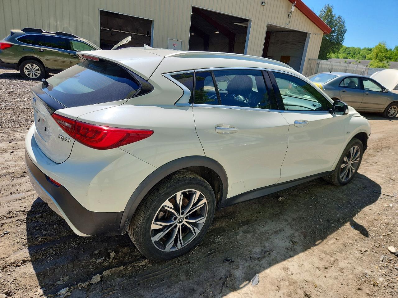 2017 Infiniti Qx30 Luxury - Фото 3