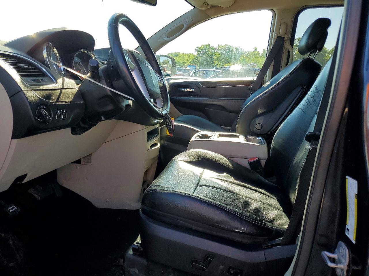 2014 Chrysler Town & Country Touring - Фото 7