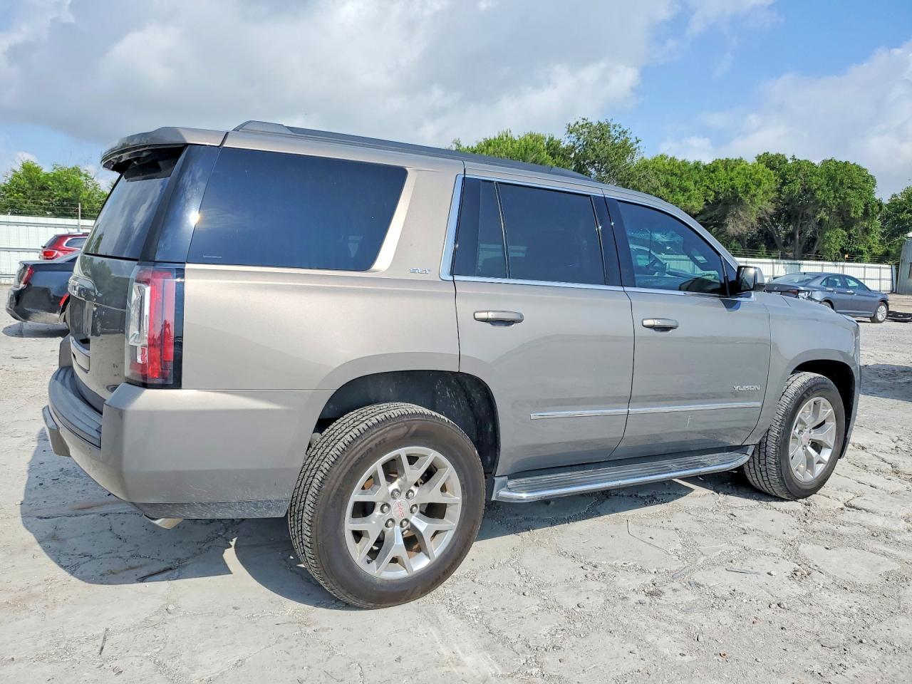 2019 GMC Yukon Slt - Фото 3