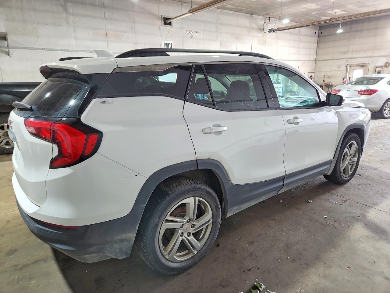 2020 GMC Terrain Sle - Image 3