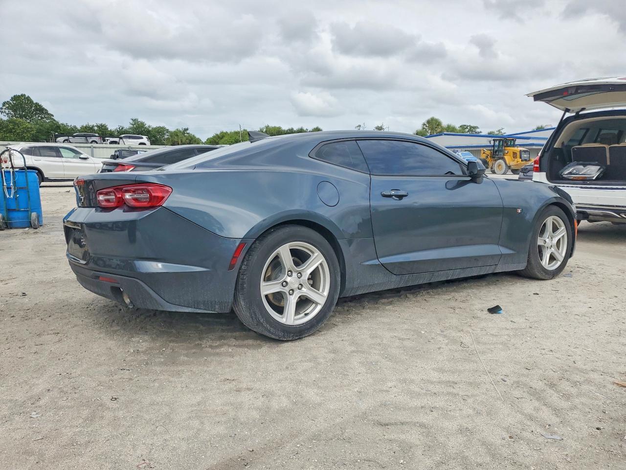 2019 Chevrolet Camaro Ls - Image 3