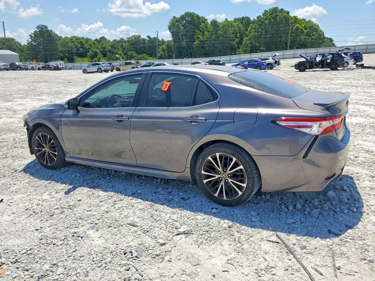 2020 Toyota Camry Se - Фото 2