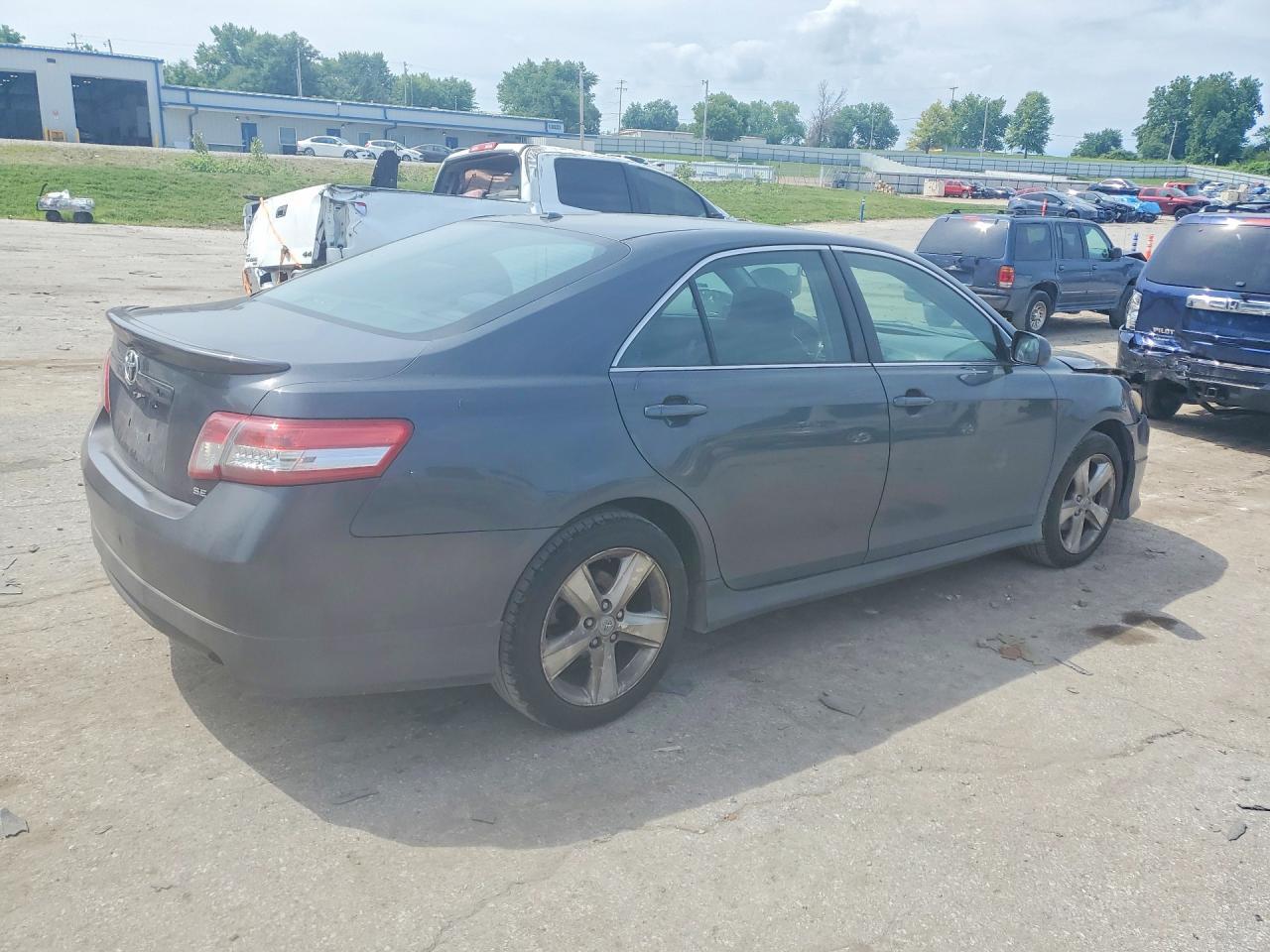 2010 Toyota Camry Se - Image 3