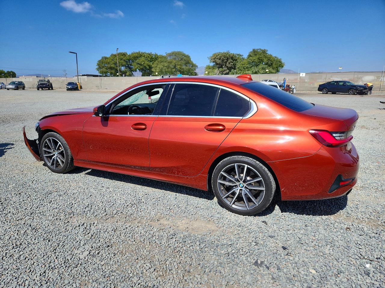 2021 BMW 330Xi - Фото 2