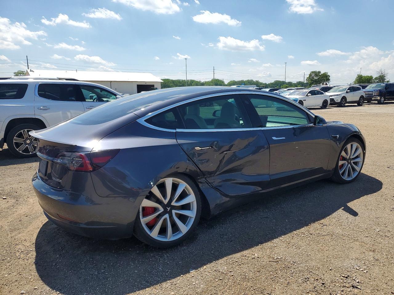 2019 Tesla Model 3 - Фото 3
