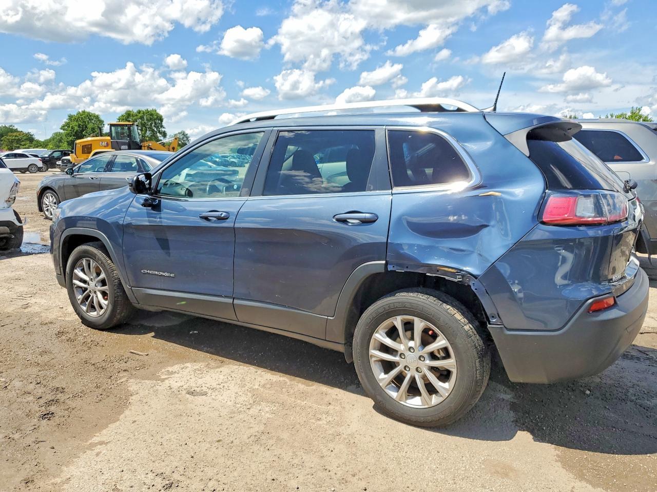 2019 Jeep Cherokee Latitude - Image 2