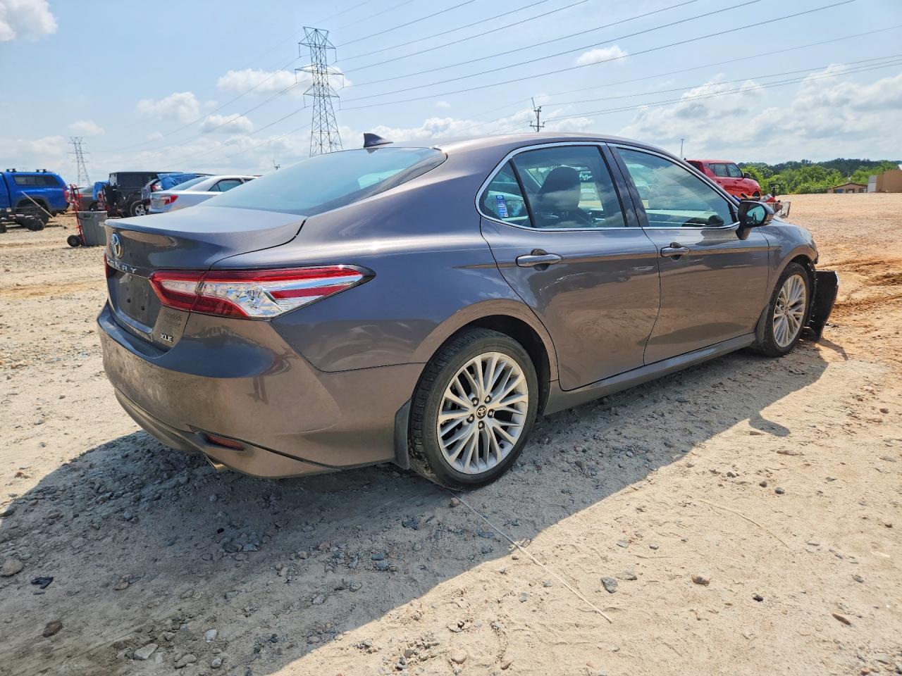 2020 Toyota Camry Xle - Фото 3
