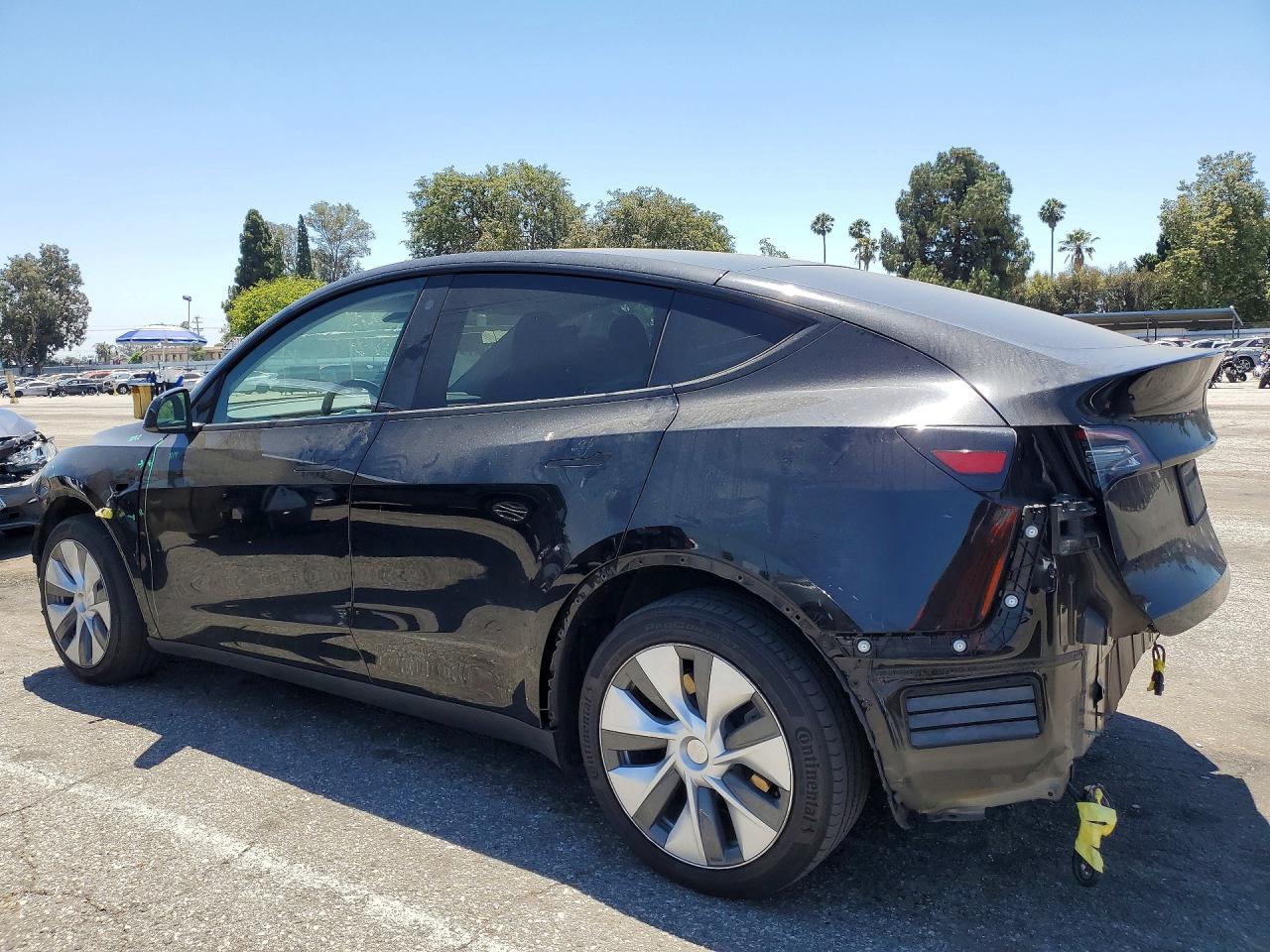 2023 Tesla Model Y - Фото 2