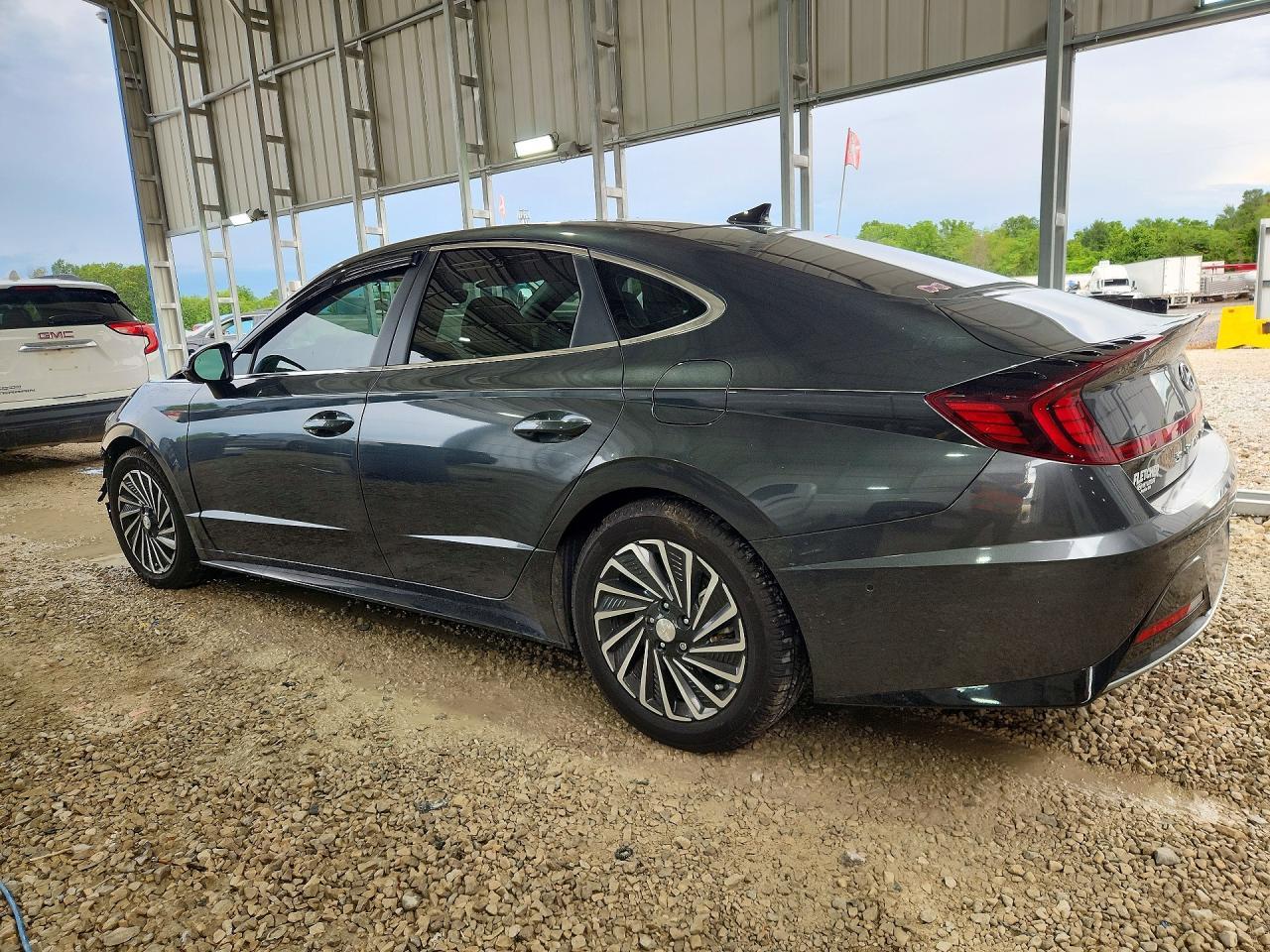 2023 Hyundai Sonata Hybrid Limited - Image 2