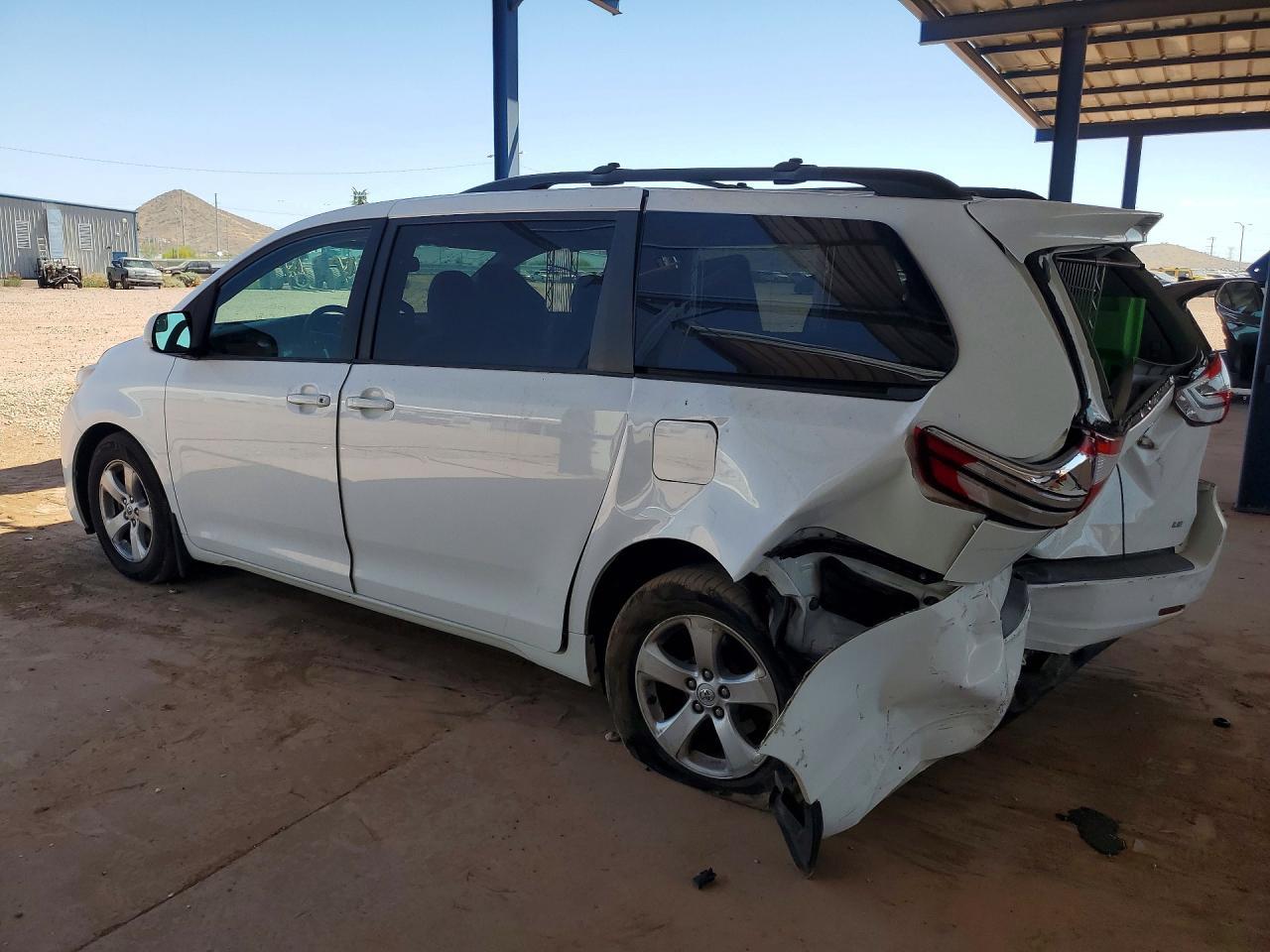 2016 Toyota Sienna Le - Image 2