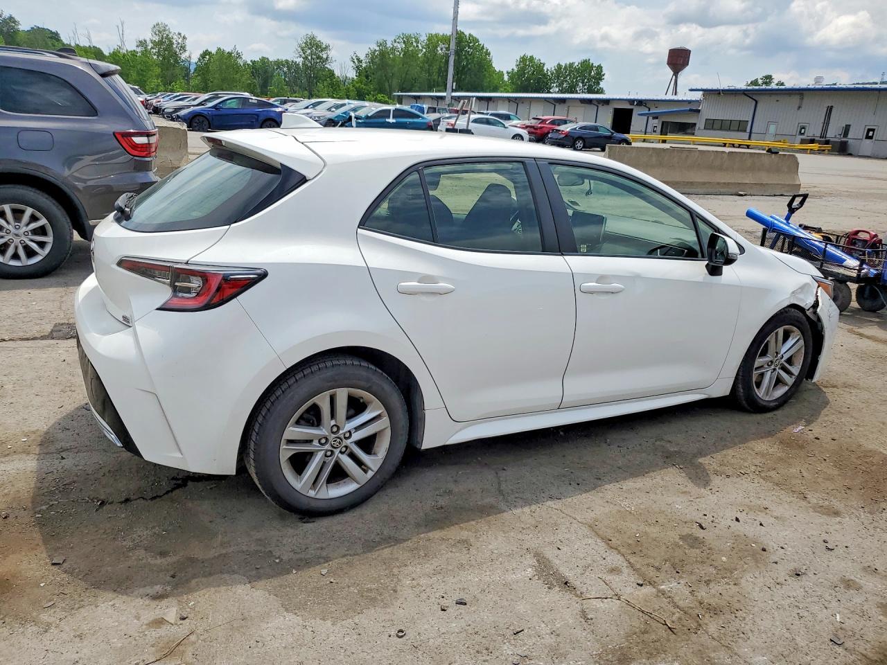2022 Toyota Corolla Hatchback Se - Фото 3