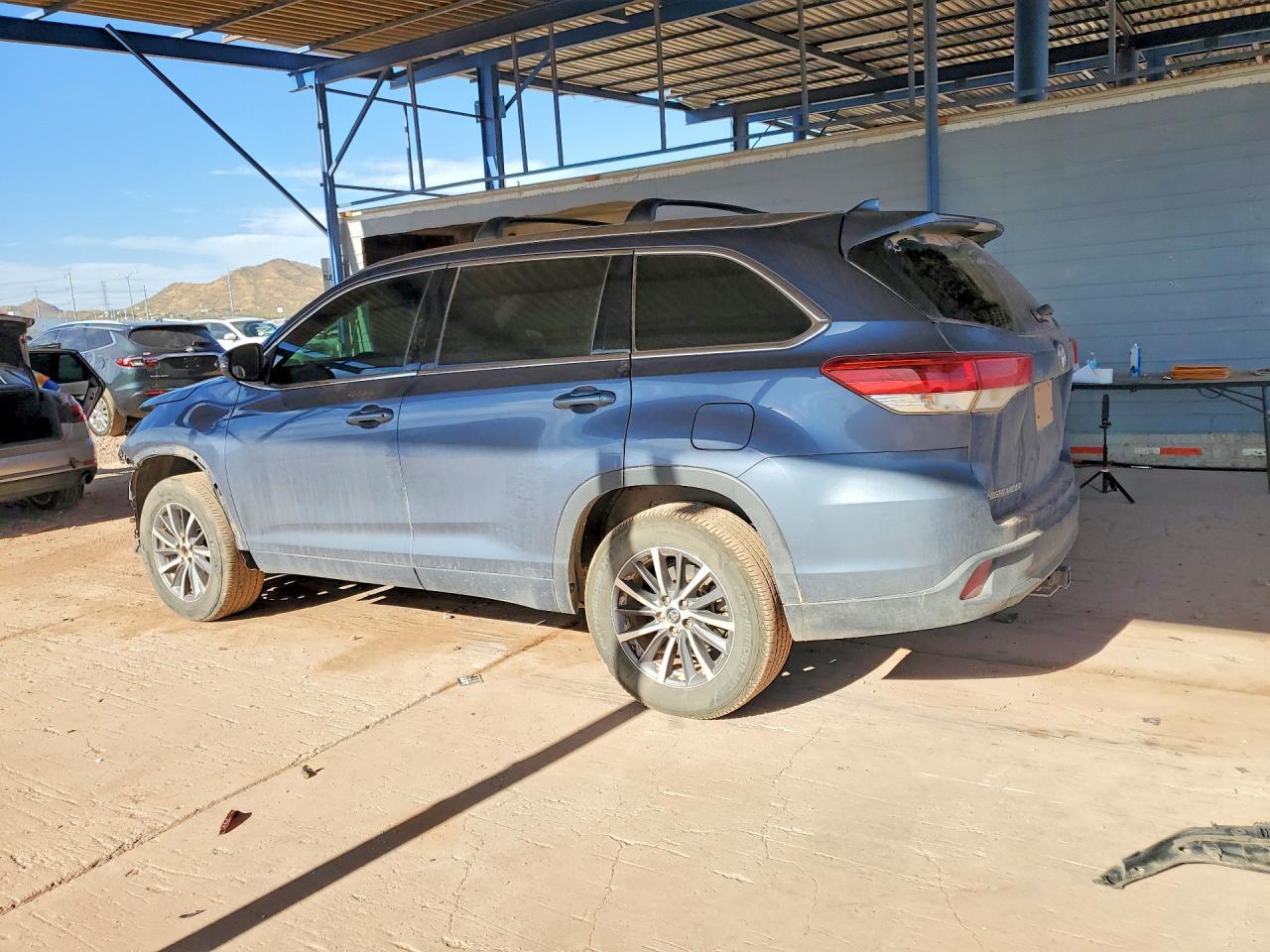 2017 Toyota Highlander Xle - Фото 2