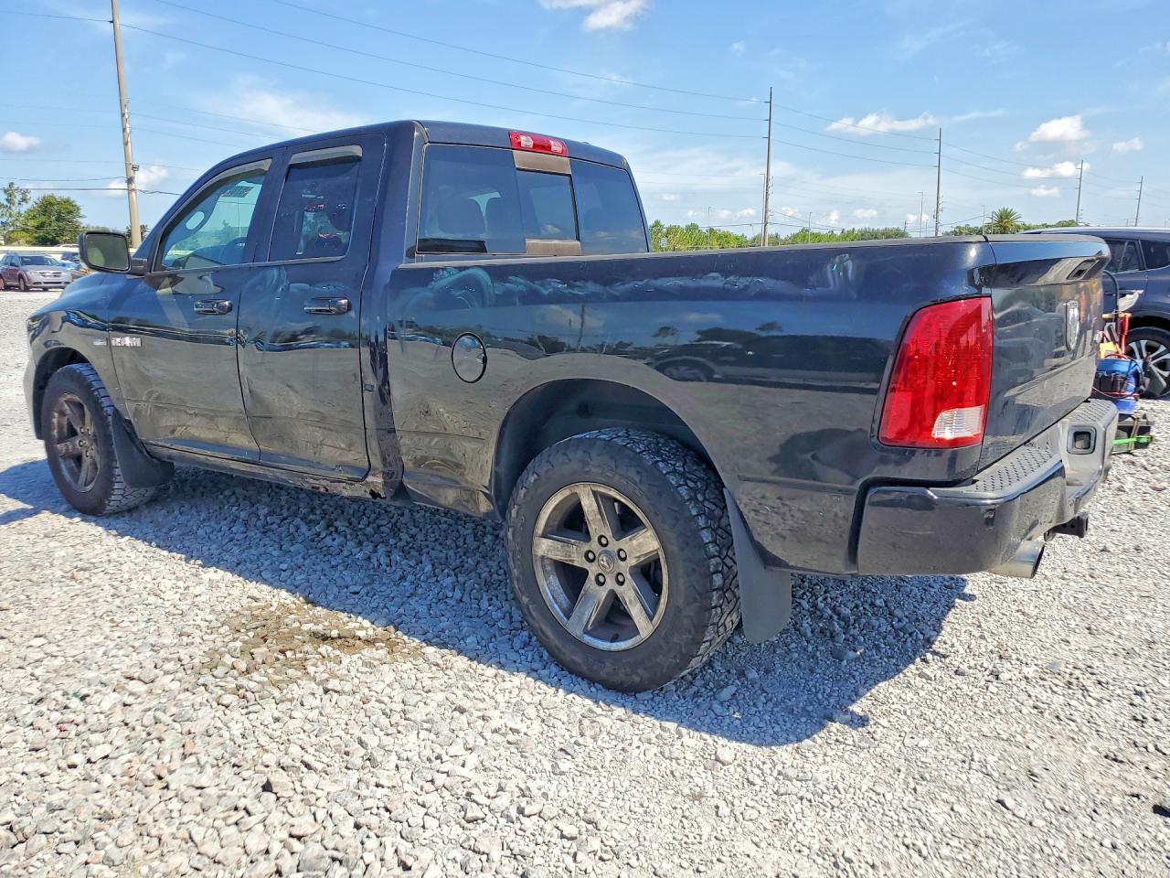2010 Dodge Ram 1500 - Фото 2