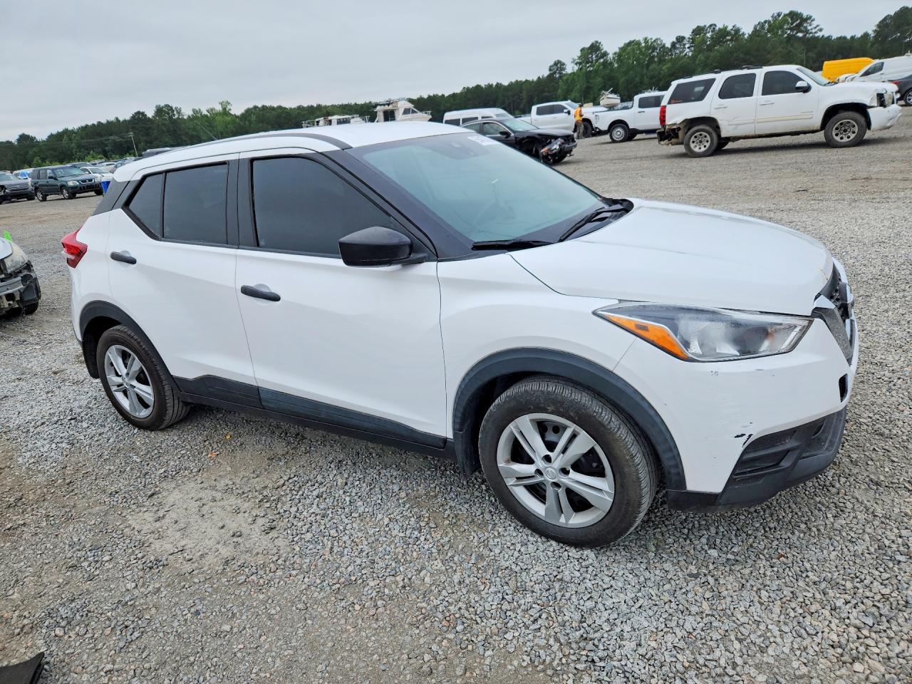 2020 Nissan Kicks S - Image 4