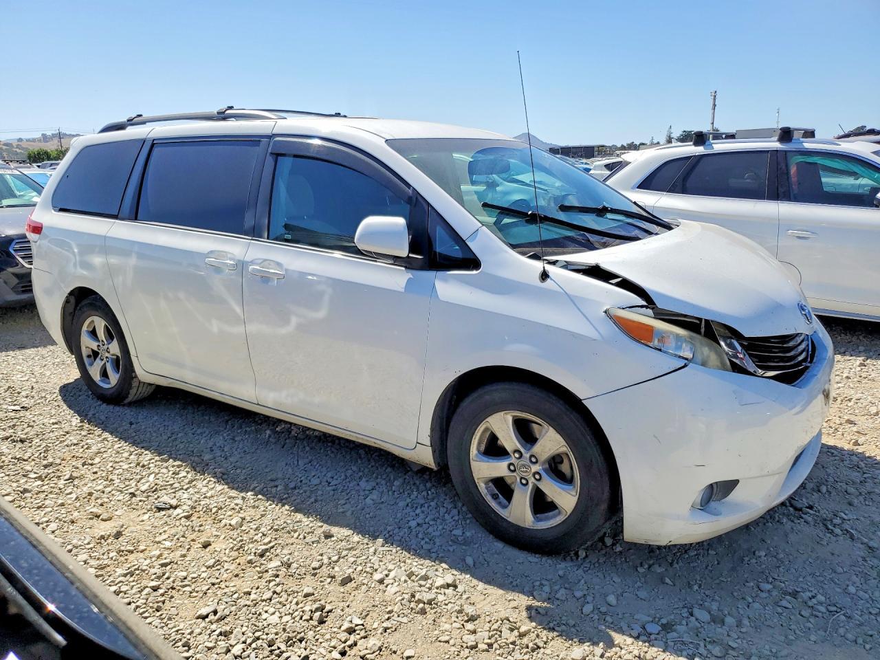 2013 Toyota Sienna Le - Image 4