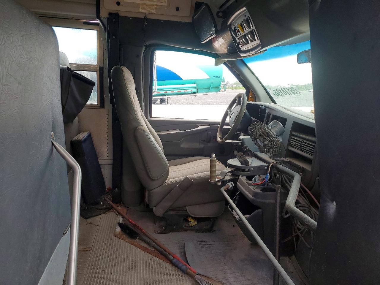 2009 Chevrolet Express Cu - School Bus - Фото 5