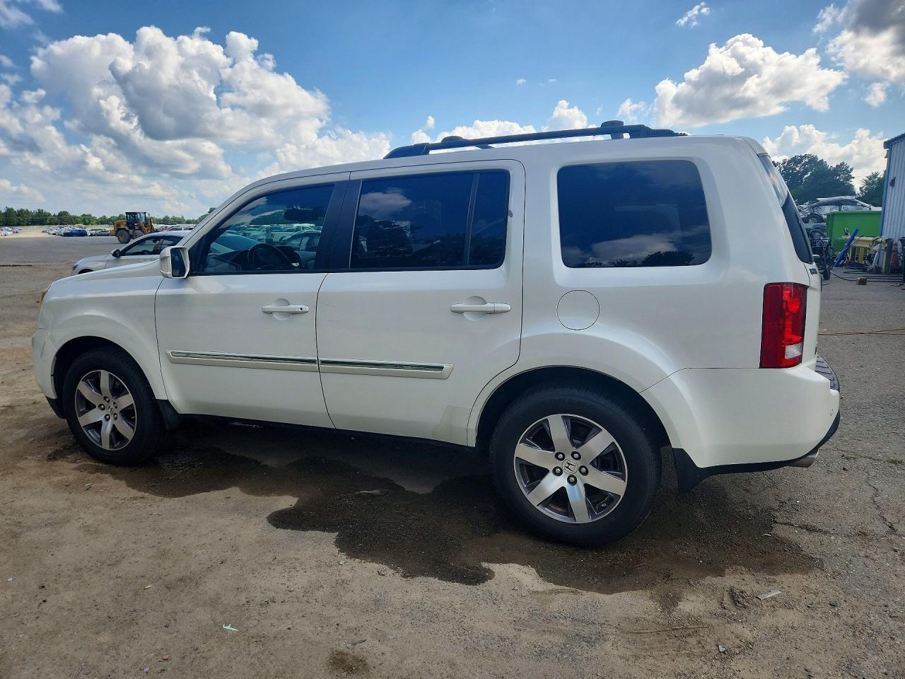 2015 Honda Pilot Touring - Image 2