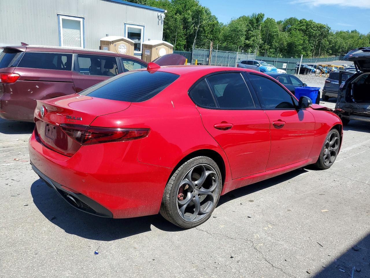2019 Alfa Romeo Giulia - Image 3