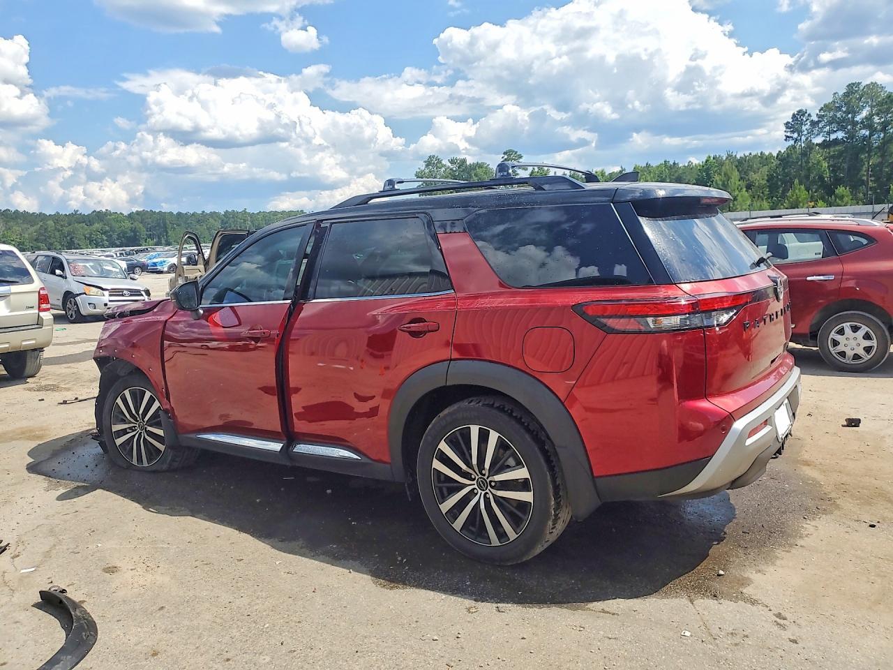 2023 Nissan Pathfinder Platinum - Фото 2