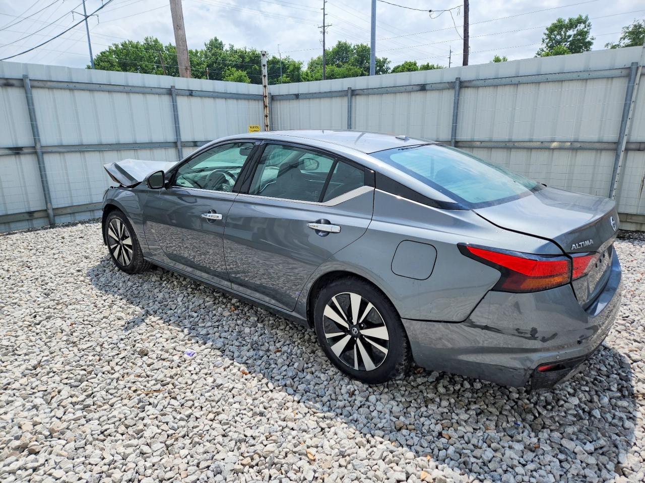 2020 Nissan Altima Sl - Image 2