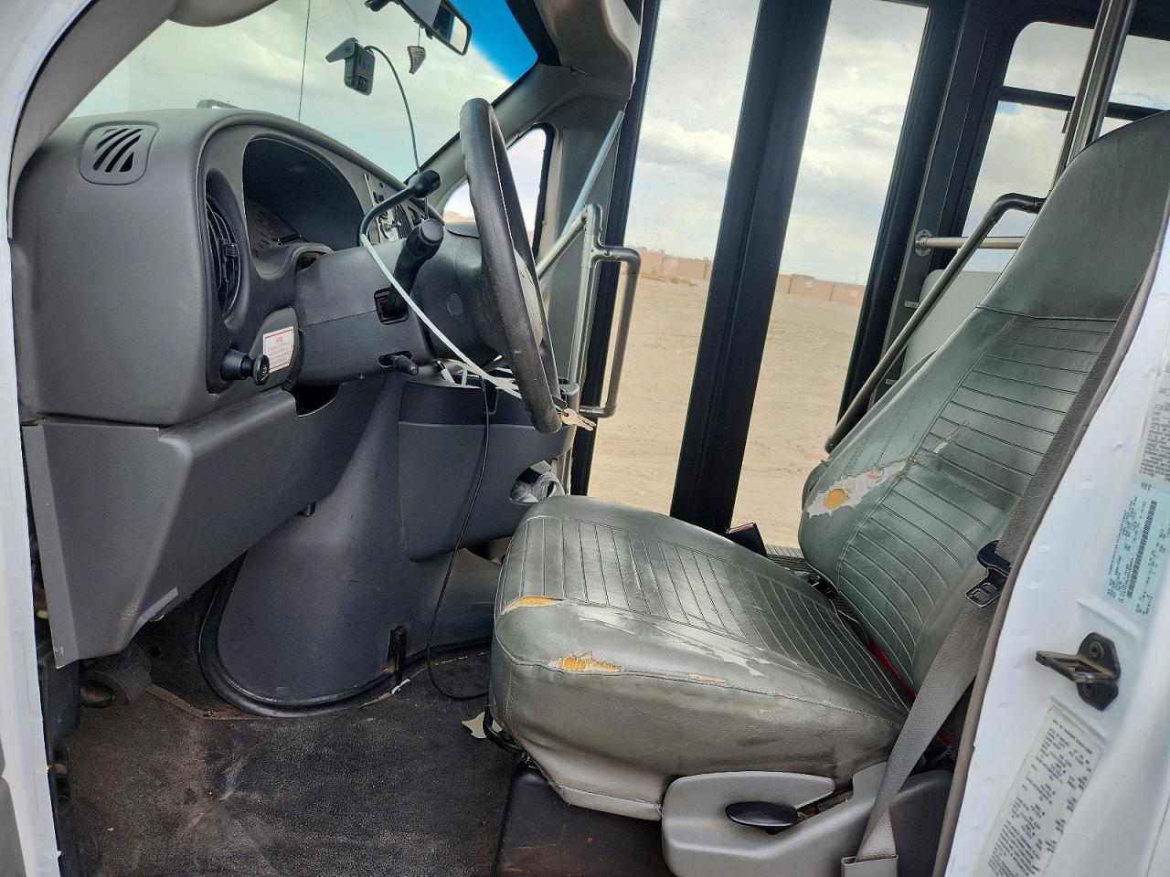 2008 Ford E350 Shuttle Bus - Фото 7