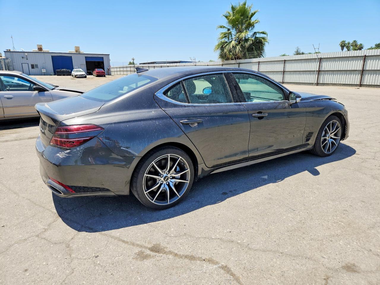 2025 Genesis G70 2.5T Standard - Фото 3