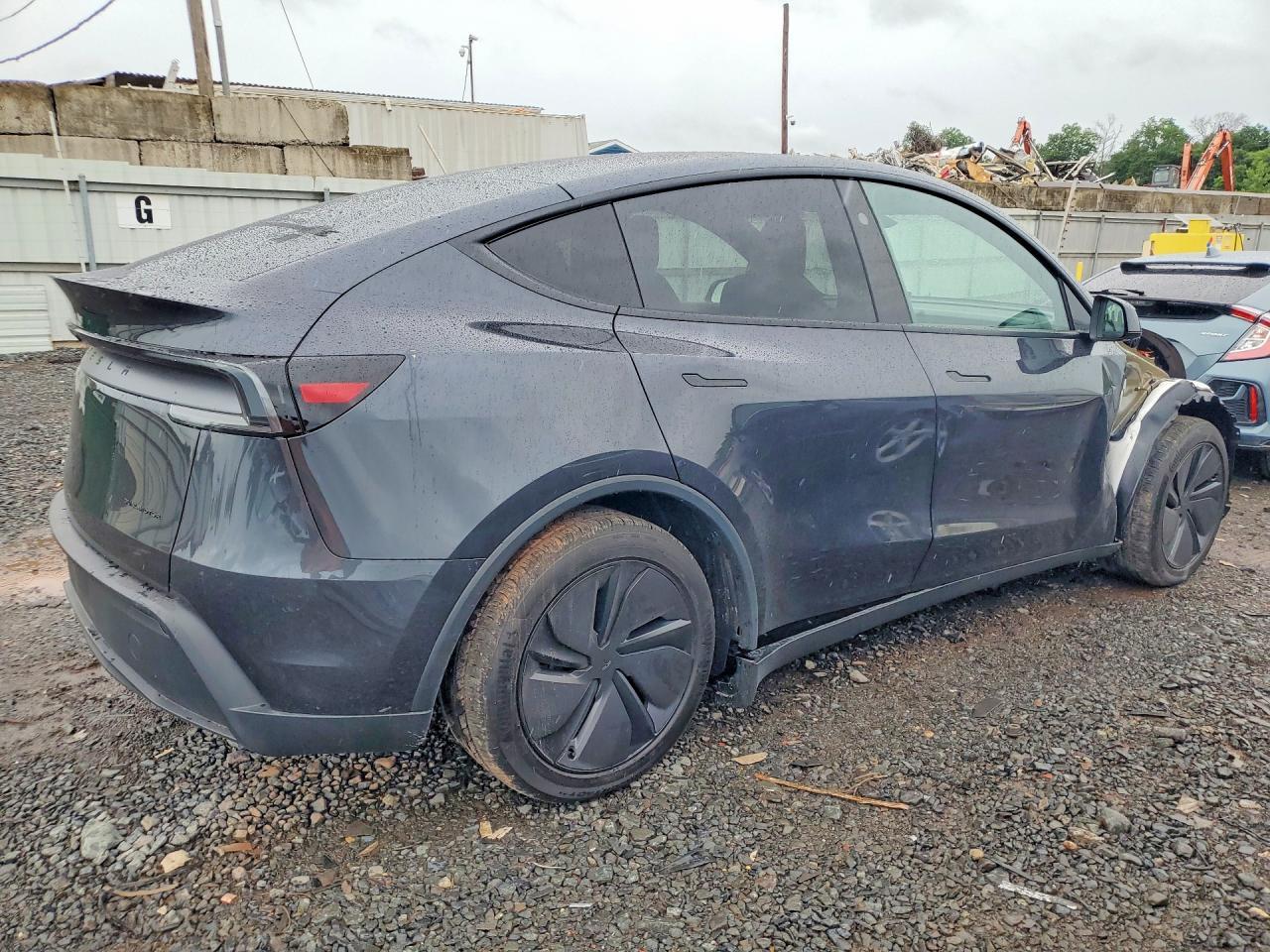 2026 Tesla Model Y - Фото 3