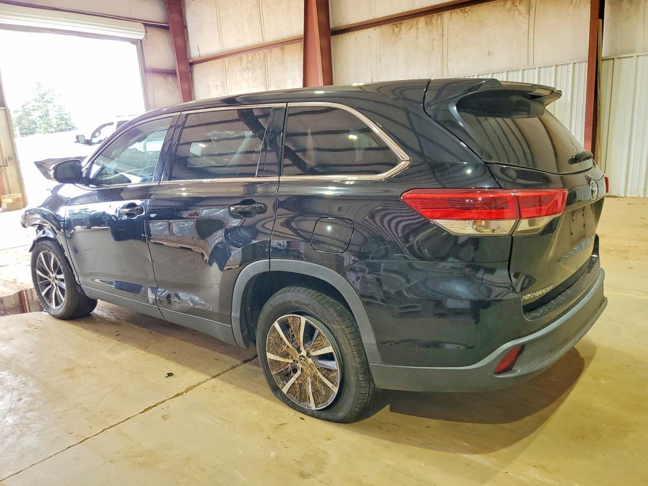 2019 Toyota Highlander Le - Фото 2