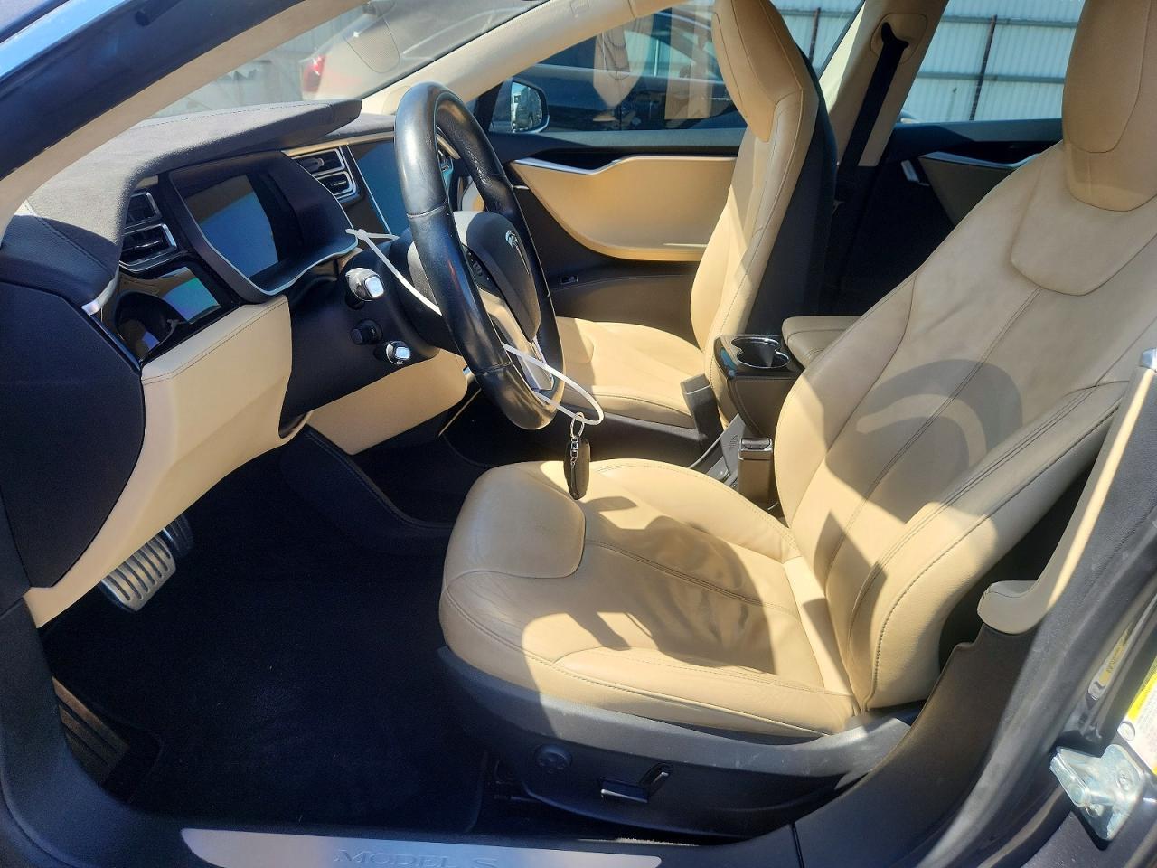 2014 Tesla Model S - Image 7