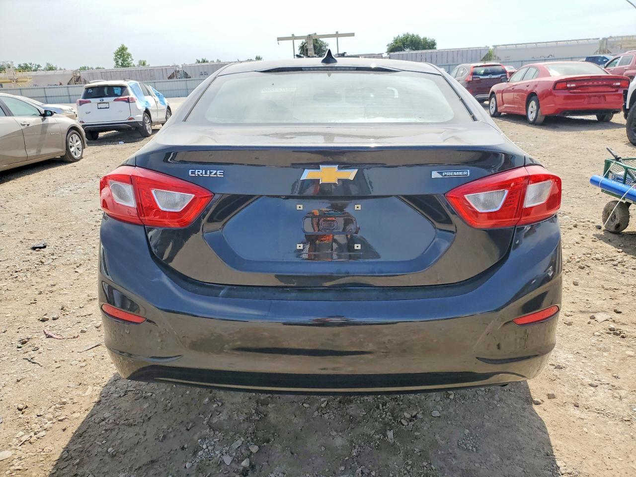 2017 Chevrolet Cruze Premier - Image 6