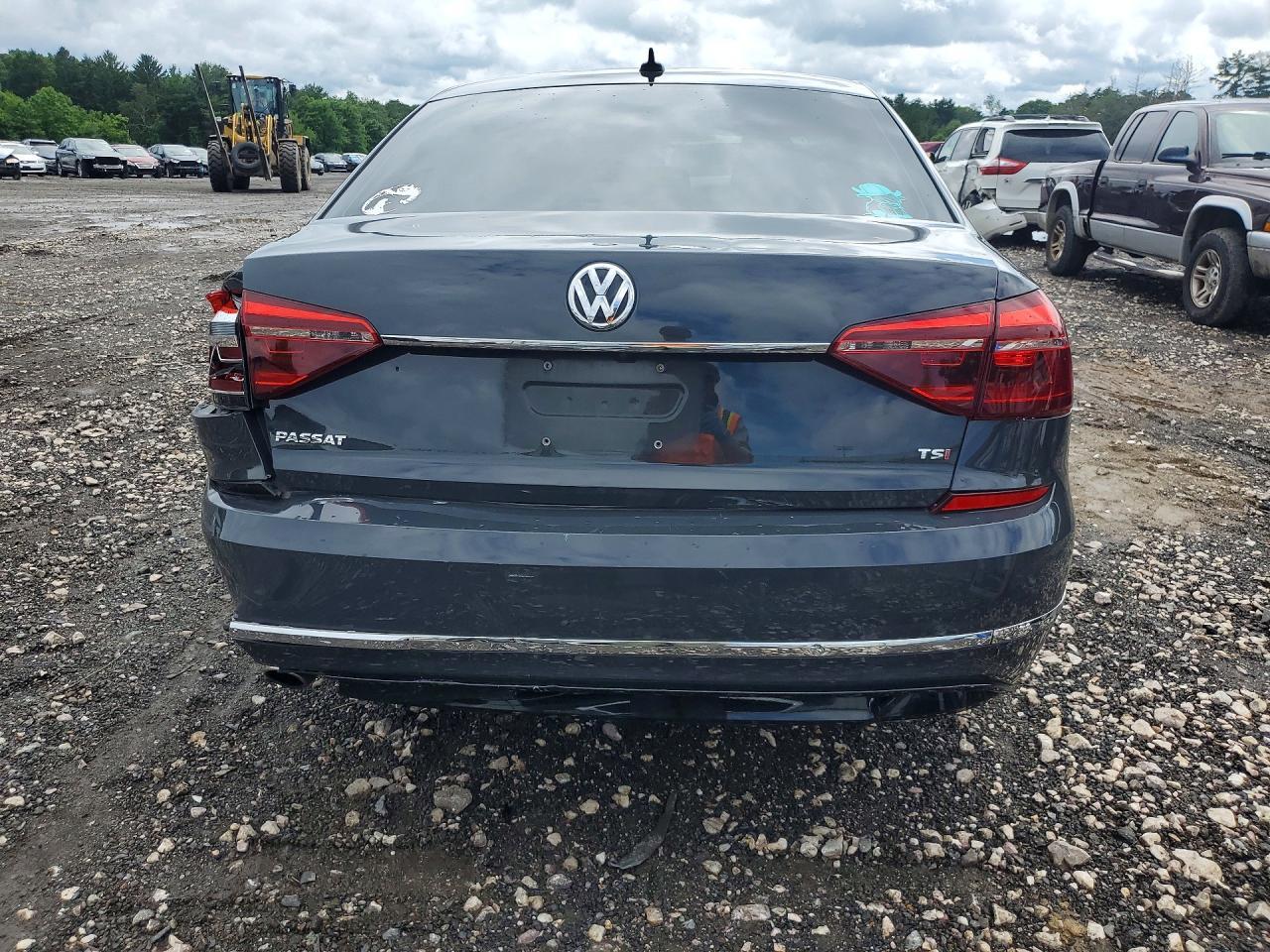 2017 Volkswagen Passat R-Line - Фото 6