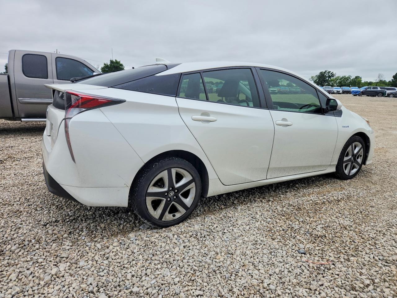 2017 Toyota Prius Three Touring - Фото 3