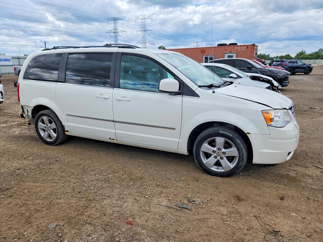 2010 Chrysler Town-Country - Image 4