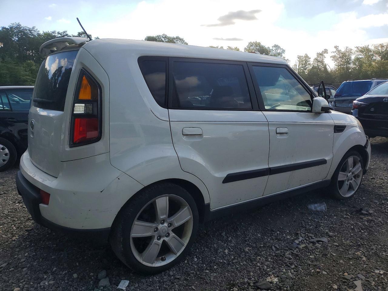 2010 Kia Soul + - Image 3